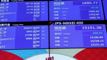 Asian Markets Close Lower as AI Stocks Slide Amid Calls to Slow Frontier AI Development