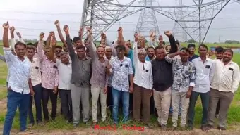 હળવદના કોયબા ગામના ખેડૂતો દ્વારા એમઆરસી કમિટીના નિર્ણય તથા ખાનગી કંપનની પાસેથી વળતર માટે સરકારે કરેલા પરિપત્રનો કરાયો ખુલ્લો વિરોધ