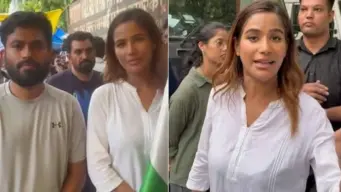 আরশোলা পার্টির বিক্ষোভে অংশ নিলেন বলিউডের অভিনেত্রী পুনম পান্ডে