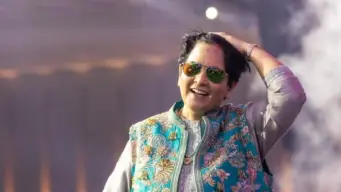 ₹2.04 lakh for Falguni Pathak's Navratri shows in Mumbai? Fans call out 'daylight robbery'