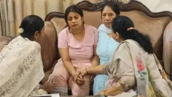 कानपुर दवा कारोबारी हत्याकांड: कोर्ट में चेहरा छुपाती दिखी आरोपी बहू, 309 कॉल और डिलीट चैट्स खोलेगी साजिश का राज