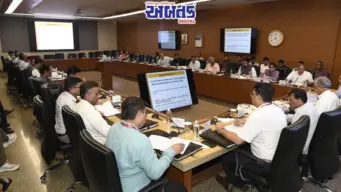 ગુજરાતના શ્રમિકો માટે મોટા સમાચાર: વધુ 8 લાખ કામદારો ટૂંક સમયમાં ESIC સુરક્ષા કવચ હેઠળ આવરી લેવાશે, ગાંધીનગરમાં યોજાઈ મહત્વપૂર્ણ બેઠક