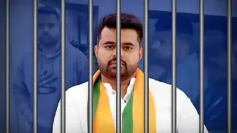 سابق ایم پی پرجول ریوانا، عصمت دری کا مجرم، جیل میں موبائل کے ساتھ پایا گیا۔