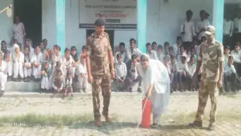 Sonbhadra News: CISF ने सिखाए आग से बचाव के फौरी उपाय, संकट में सूझबूझ से जान बचाने का संदेश