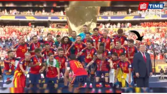 Awkward Moment as Trump Refuses to Leave Podium While Spain Lifts World Cup