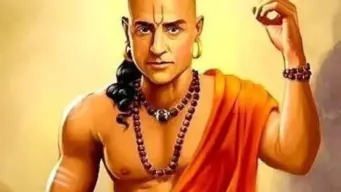 Chanakya Niti: दुःखाच्या काळात 'या' लोकांपासून राहा सावध; तुमच्या भावनांचा घेऊ शकतात गैरफायदा