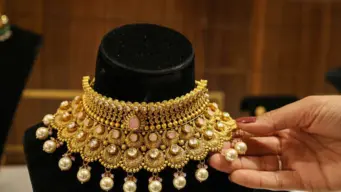 Gold : தங்கம் விலை ரூ.3 லட்சத்தை தாண்டும்.. பிரபல ஆய்வாளர் கிறிஸ் வுட் ஷாக் கணிப்பு!