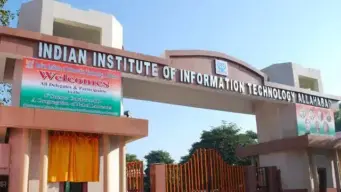 IIIT प्रयागराज में मेधावी छात्रों का सम्मान समारोह
