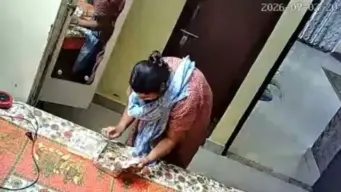 हाई-वोल्टेज ड्रामा: चोरी करते रंगे हाथ पकड़ी गई महिला तो दी खुद के कपड़े फाड़ने की धमकी, CCTV ने खोली 'साजिश' की पोल