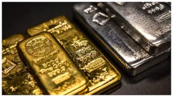 Gold silver price: एमसीएक्स पर सोना ₹1.53 के नीचे फिसला, चांदी भी ₹900 हुई सस्ती