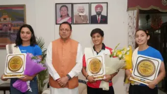 इंटरनेशनल बॉक्सिंग में उत्तराखंड की बेटियों का जलवा, सीएम धामी ने पिथौरागढ़ की महिला मुक्केबाजों को किया सम्मानित
