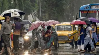 কলকাতা-সহ জেলায় বৃষ্টির দাপট, কতদিন চলবে এই পরিস্থিতি? ওয়েদার আপডেট