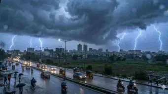 Telangana Rains: తెలంగాణకు భారీ వర్ష సూచన.. 14 జిల్లాలకు ఎల్లో వార్నింగ్.. రాబోయే 3 గంటలు అత్యంత కీలకం