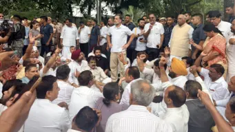 AAP का कांग्रेस पर वार- 'CJP प्रोटेस्ट को कमजोर करने के लिए मोदी के कहने पर राहुल ने दिया धरना'