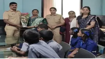 चराठा शाळेत 'सायबर गुन्हे, मार्गदर्शन व खबरदारी' बाबत विशेष मार्गदर्शन