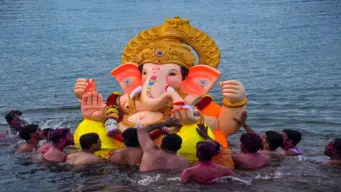 Ganesh Immersion: నిమజ్జనంలోనూ రాజకీయాలా? వైసీపీ vs టీడీపీ రగడ!