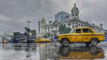 দক্ষিণবঙ্গে দফায় দফায় বৃষ্টি! কোন কোন জেলায় বেশি সতর্কতা? আজকের আবহাওয়ার খবর