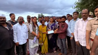 बिबट्याच्या हल्ल्यात मृत्यू झालेल्या चिमुकलीच्या कुटुंबीयांना वनविभागाच्या वतीने दहा लाख!