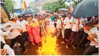 *ಸಚಿವ ನಾಗೇಂದ್ರ ರಾಜೀನಾಮೆಗೆ ಆಗ್ರಹಿಸಿ ಅಣಕು ಶವಯಾತ್ರೆ ನಡೆಸಿದ ಬಿಜೆಪಿ ಕಾರ್ಯಕರ್ತರು*
