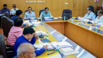 ದೇವಸ್ಥಾನಗಳ ಹಣದಿಂದ ಭೂಮಿ ಖರೀದಿಸಿ; ಹುಂಡಿಗೆ ಸಿಸಿಟಿವಿ ಕಡ್ಡಾಯ: ಡಿಸಿಎಂ ಪರಮೇಶ್ವರ್ ಸೂಚನೆ