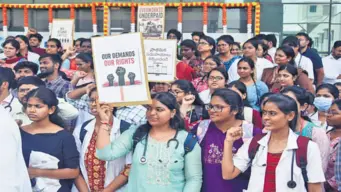 ఏపీలో జూనియర్ డాక్టర్లకు స్టైపండ్ పెంపు.. అయినా వెనక్కి తగ్గమంటున్న జూడాలు..