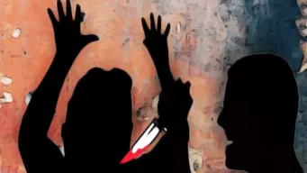 স্ত্রীকে কুপিয়ে খুনের অভিযোগ, বাঁচাতে গিয়ে মাকেও কোপ! রক্তাক্ত অস্ত্র নিয়ে থানায় যুবক