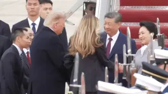 China's Xi arrives in US, gets rare airport welcome from Trump