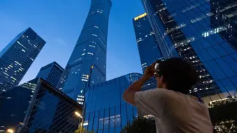 Small plane crashes into Beijing's tallest building