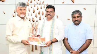 సీఎం చంద్రబాబును కలిసిన బీజేపీ రాష్ట్ర అధ్యక్షుడు