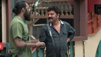 Bigg Boss: ഉടൻ തന്നെ ഇറങ്ങും, ചെന്നൈയില്‍ നിന്ന് നാട്ടിലേക്ക് ട്രെയിനില്‍ പൊക്കോ! സുമേഷിൻ്റെ കൈ നോക്കി വിക്കി തഗ്ഗ്