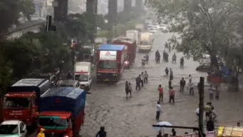 Maharashtra Heavy Rain Alert : मुंबई में प्राइवेट दफ्तरों के लिए वर्क फ्रॉम होम की एडवाइजरी, सरकारी कर्मचारियों को मिला हाफ-डे