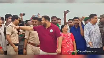 Tejashwi Yadav inspects erosion-prone areas in Raghopur amid swelling rivers