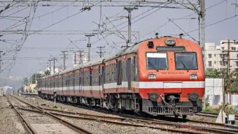 Railway कर्मचारियों के लिए खुशखबरी! किसे मिलेगी 100% फैमिली पेंशन, जानिए क्या कहते हैं नए नियम