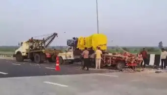 దుర్గామాత విగ్రహంతో వెళ్తున్న టెంపోను ఢీకొట్టిన ట్రక్కు.. ఏడుగురు దుర్మరణం