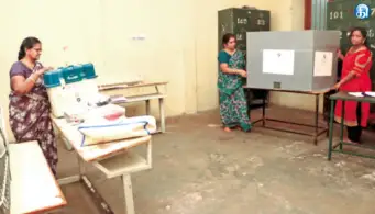 பொதுமக்கள் அச்சமின்றி வாக்களிக்க ஏற்பாடுகள் தயார்; மதுராந்தகம், தாராபுரத்தில் இன்று வாக்குப்பதிவு: காலை 7 மணி முதல் மாலை 6 மணி வரை நடைபெறும்