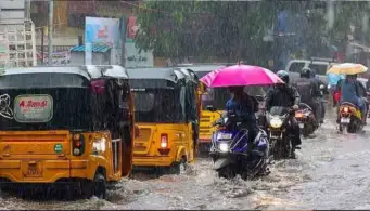 ചെന്നൈയിലും പരിസര പ്രദേശങ്ങളിലും കനത്ത മഴ; വിമാനങ്ങള്‍ വഴിതിരിച്ചുവിട്ടു