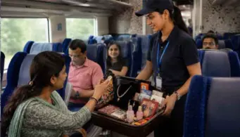 ഇനി ട്രെയിൻ യാത്രയ്ക്കിടെ സീറ്റിലിരുന്ന് കൊണ്ട് തന്നെ അല്പം ഷോപ്പിങ്ങും നടത്താം! വന്ദേഭാരത് യാത്രക്കാര്‍ക്ക് പുതിയ അനുഭവം