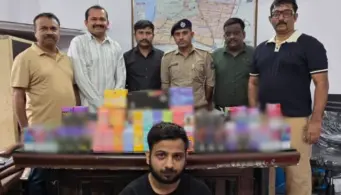 Surat: નાણાવટમાં લાલગેટ પોલીસનો દરોડો, 5.40 લાખની પ્રતિબંધિત ઈ-સિગારેટ સાથે 1 શખ્સ ઝડપાયો