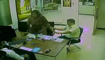 കെട്ടിടത്തിലെ ലിഫ്റ്റ് പ്രവര്‍ത്തിക്കാത്തതില്‍ പ്രകോപിതയായി, ബാങ്ക് മാനേജരുടെ മുഖത്തടിച്ച്‌ കരുണാനിധിയുടെ കൊച്ചുമകള്‍, രൂപത്തെയും പരിഹസിച്ചു, കയല്‍വിഴിക്കെതിരെ കേസ്