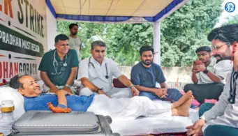 15வது நாளாக கரப்பான் பூச்சி ஜனதா கட்சி போராட்டம்; உண்ணாவிரதம் இருக்கும் வாங்சுக்கின் உடல் நிலை மோசமடைந்து வருகிறது: அபிஜித் திப்கே தகவல்
