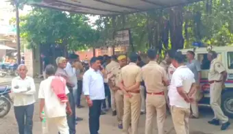 राजस्थानच्या अलवरमध्ये कात्रीच्या साह्याने स्वतःच्या दोन मुलांची हत्या करून महिलेची आत्महत्या.