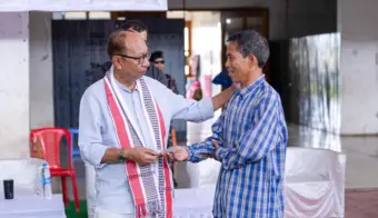 Manipur CM distributes Rs 1 lakh each to 26 IDPs for medical treatment