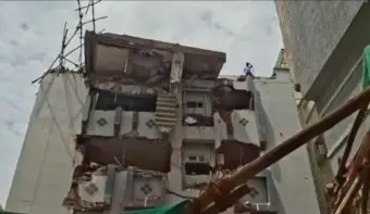 حیدراباد میں 50 گز پر زیرِ تعمیر 7 منزلہ عمارت اچانک منہدم، 2 مزدور ہلاک