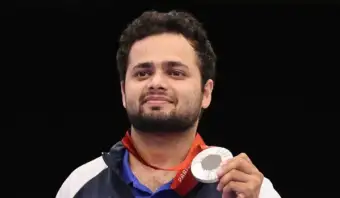 एशियाई शूटिंग चैंपियनशिप में मनीष नरवाल का कमाल, दर्द के बीच शानदार प्रदर्शन करते हुए जीता सिल्वर मेडल