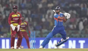 লখনউয়ের টি-টোয়েন্টি ম্যাচে ওয়েস্ট ইন্ডিজকে ৮ উইকেটে হারাতে সাহায্য করেছে শ্রেয়াশ আইয়ারের ৪৩ বলের সেঞ্চুরি।