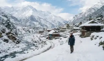 भारत-तिब्बत सीमा पर 3,450 मीटर ऊंचाई पर बसा है Chitkul, Kinnaur के इस गांव का रास्ता