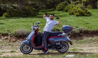 स्कूटर में सही टायर प्रेशर का कमाल, माइलेज भी बढ़ेगा और टायर भी चलेंगे लंबे समय तक