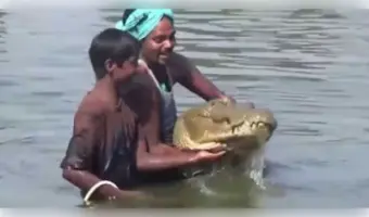 ଛତିଶଗଡ଼ରେ ମଣିଷ-କୁମ୍ଭୀର ସମ୍ପର୍କର ବିରଳ ଚିତ୍ର: ୧୩୦ ବର୍ଷର 'ଗଙ୍ଗାରାମ'ର ମୃତ୍ୟୁରେ କାନ୍ଦିଥିଲା ପୂରା ଗାଁ