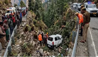 चौपाल के नेरवा में खाई में गिरी कार, लोक निर्माण विभाग के कर्मी समेत 2 की मौ#त