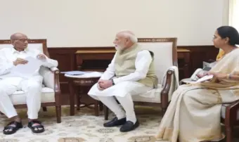 दिल्लीमध्ये ज्येष्ठ नेते शरद पवार आणि सुप्रिया सुळेंनी घेतली पंतप्रधान नरेंद्र मोदी यांची भेट; 'या' मुद्द्यांवर झाली चर्चा